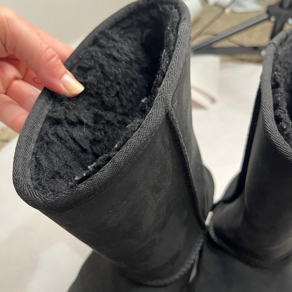 UGG Essential Short Leather Boot Sz 10 Black Water Resistant - Picture 13 of 13